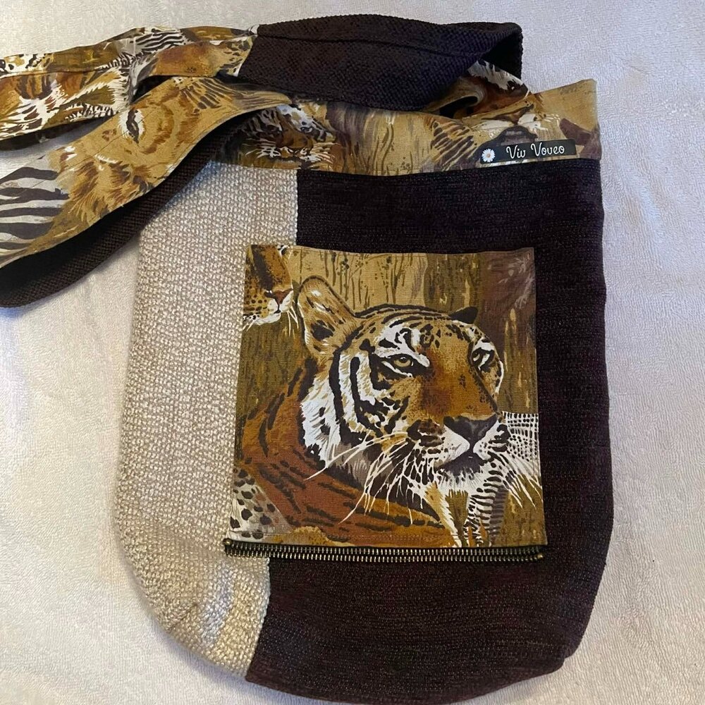 ECO-FRIENDLY stylish shoulder bag featuring a majestic tiger NWT